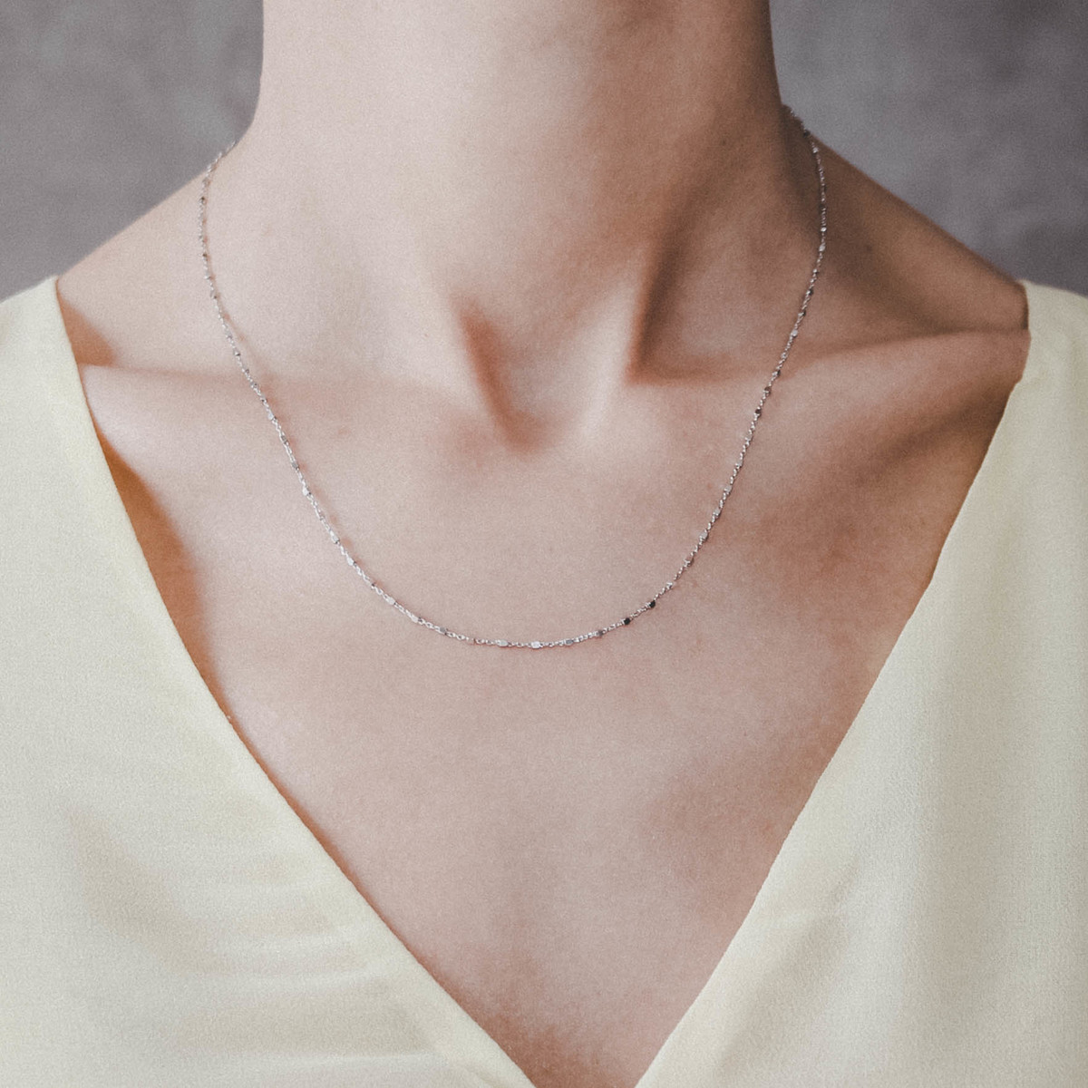 Silberne quadratische Perlenkette Frauen Ketten Harmony N.3